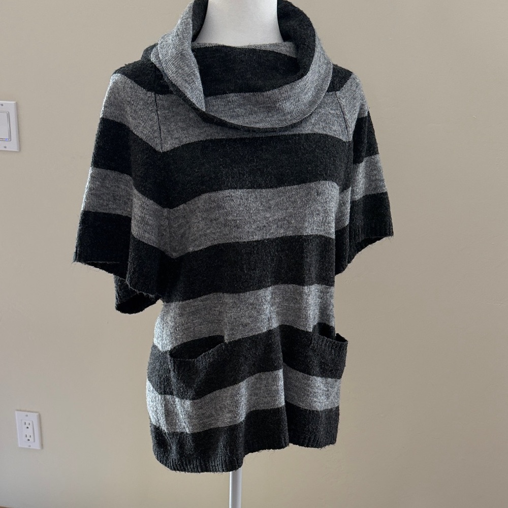 Fenn Wright Manson Woman's Small Cowl Neck Short Sleeve Sweater